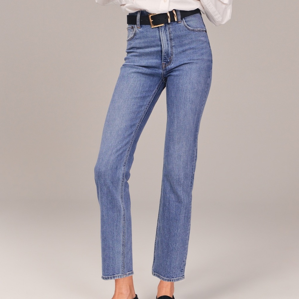 Abercrombie & Fitch Ultra High Rise Ankle Straight Jean